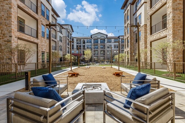Building Photo - Aven at the Cove