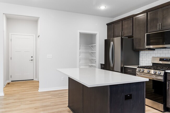 Building Photo - 1043 Juniper Ln