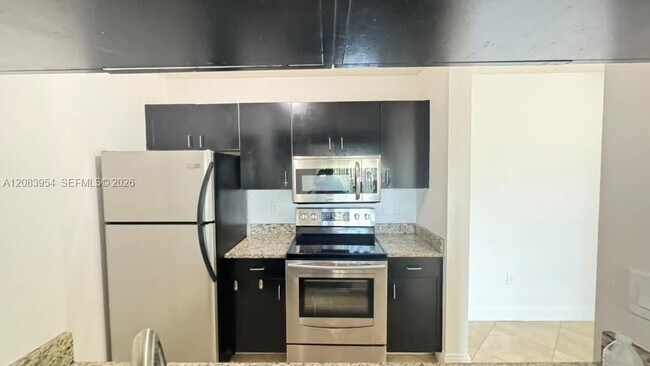 Foto del edificio - 1739 Village Blvd