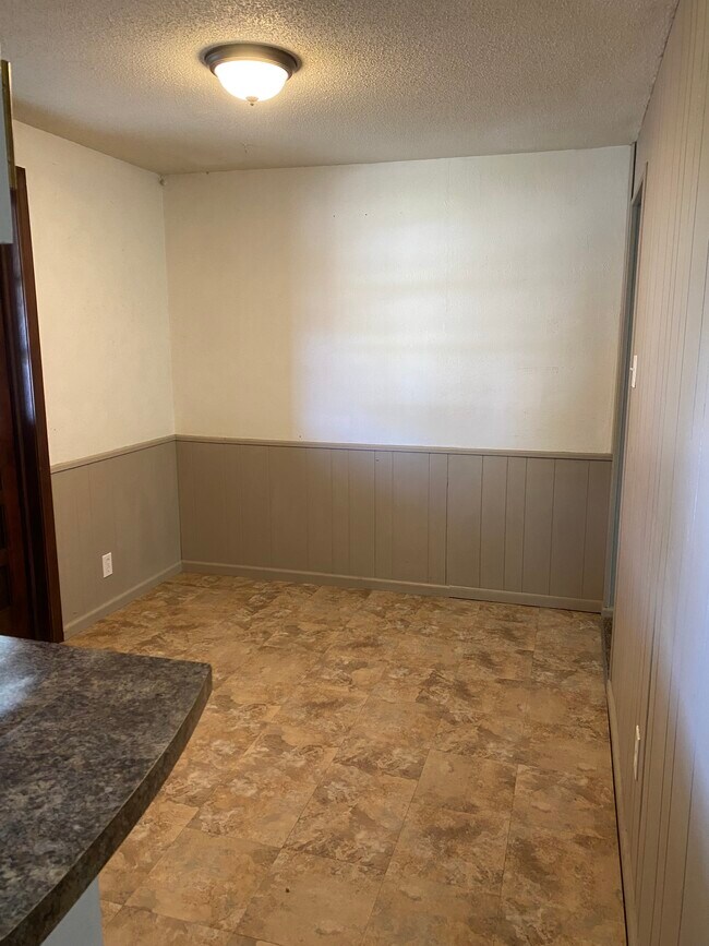 Foto del edificio - 305 Redbud Ln