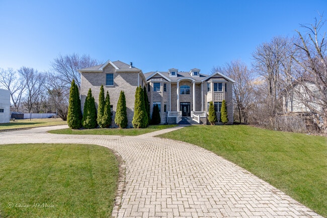 Building Photo - 654 Pfingsten Rd