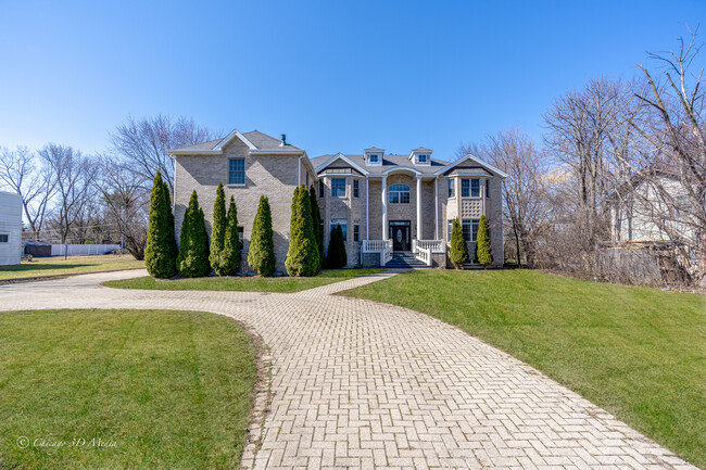 Foto del edificio - 654 Pfingsten Rd