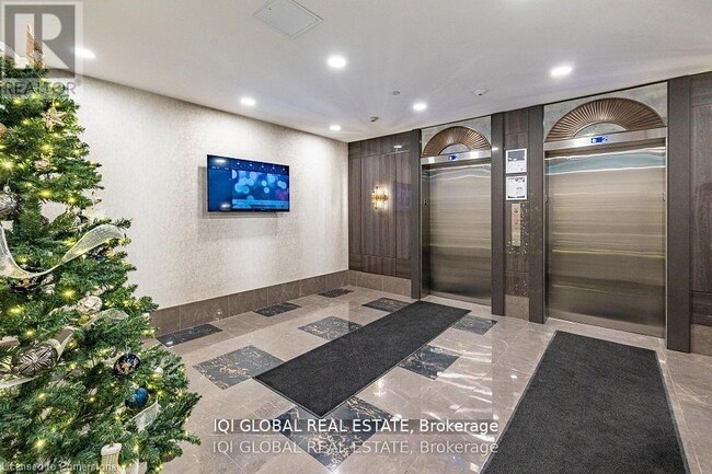 Building Photo - 73 Arthur St S