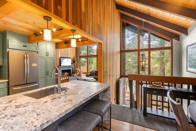 Building Photo - Alpine Meadows Winter Escape Ski Lease