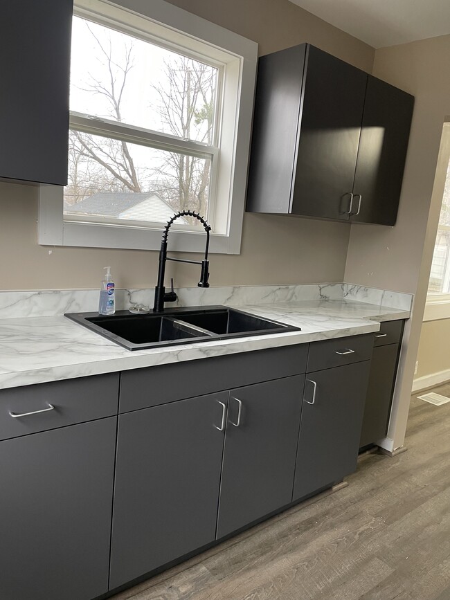 Building Photo - 592 E Montcalm St