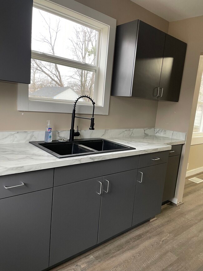 Foto del edificio - 592 E Montcalm St