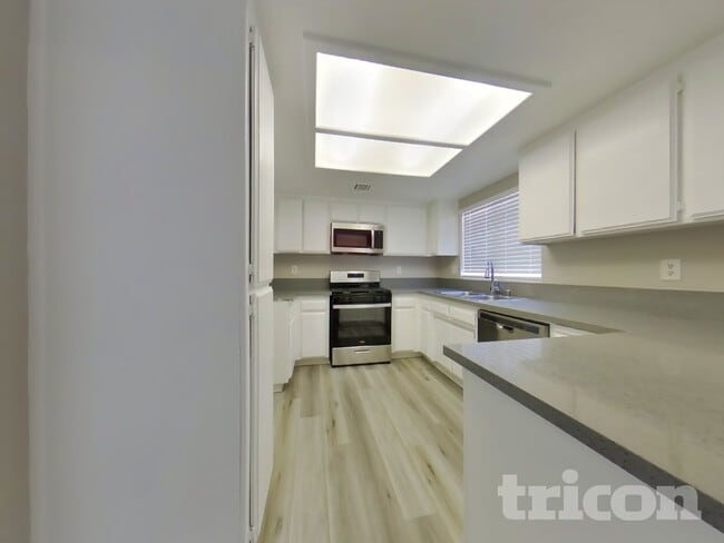 Building Photo - 532 E Ave J 9