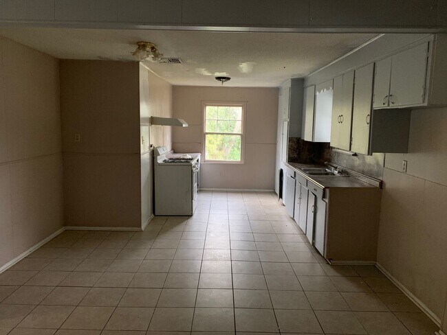 Foto del edificio - 6001 Canal Blvd