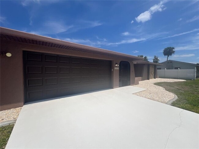Foto del edificio - 21212 Burkhart Dr