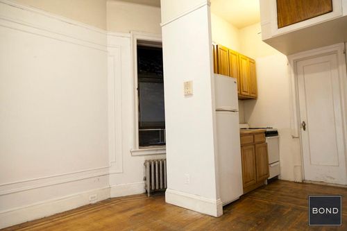 Building Photo - 75 E 7th St