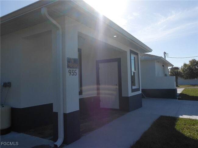 Building Photo - 935 Graystone Ave