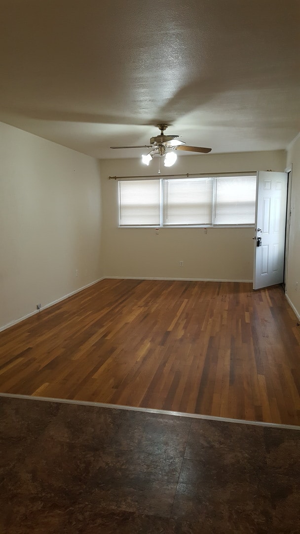 Building Photo - Located in Lawndale!!! 3bedrooms 1bath 1 c...