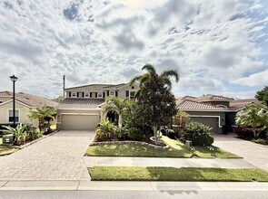 Building Photo - 2948 Oriole Dr