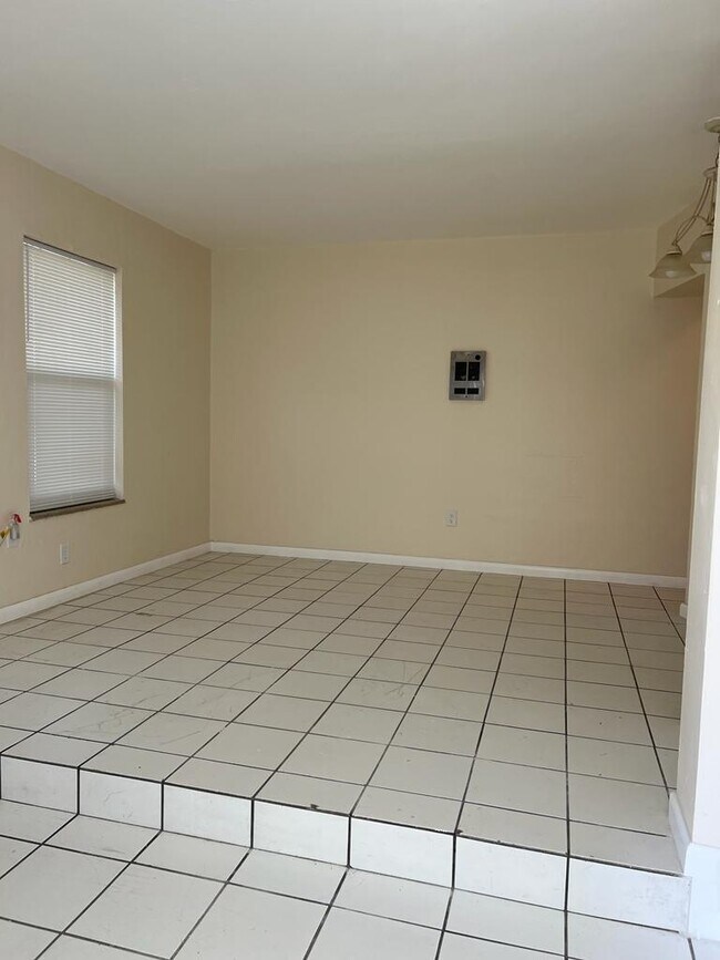 Foto del edificio - 2115 NE 169th St