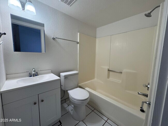 Foto del edificio - 302 S Westfall Ave