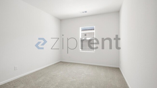 Building Photo - Unit