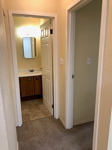 Primary Photo - 8604-8687 Ave
