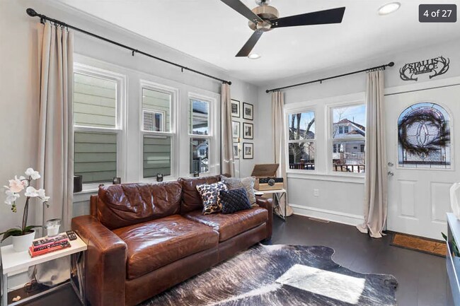 Building Photo - 2048 S 70th St