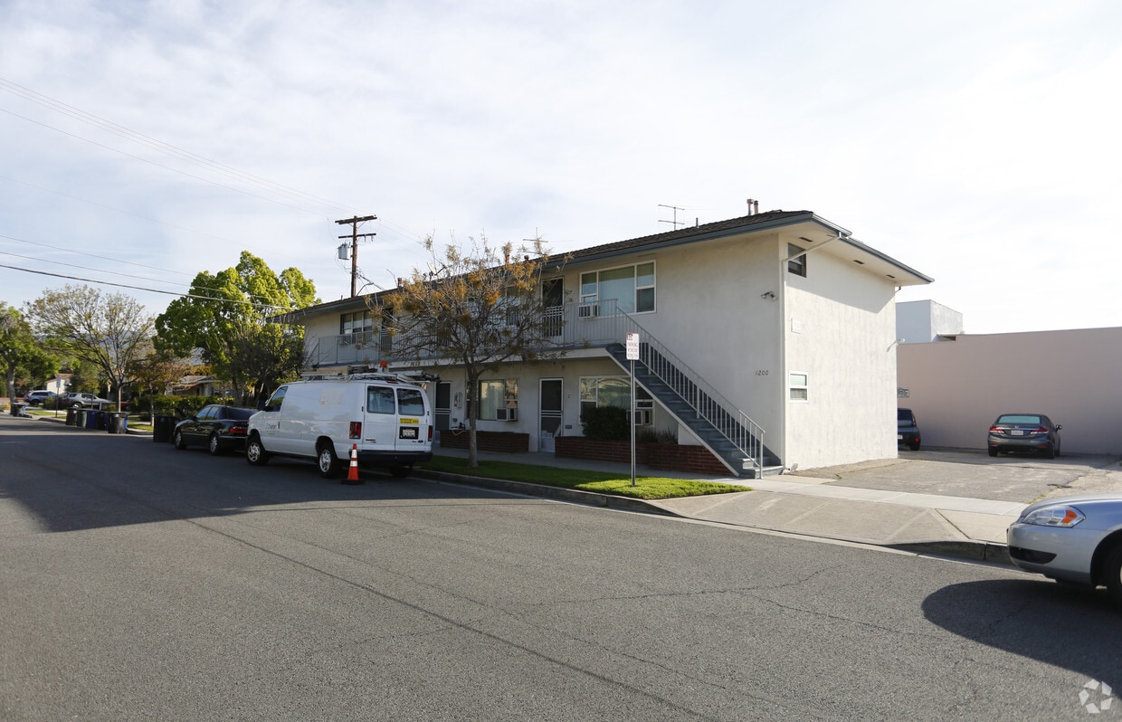 Primary Photo - 1200 Brighton St