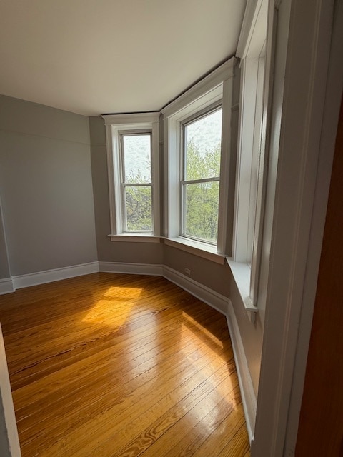 Living room / bay windows - 2138 W 21st Pl