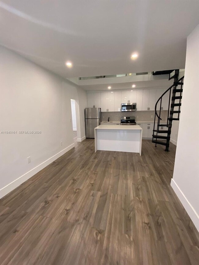 Building Photo - 7411 Carlyle Ave