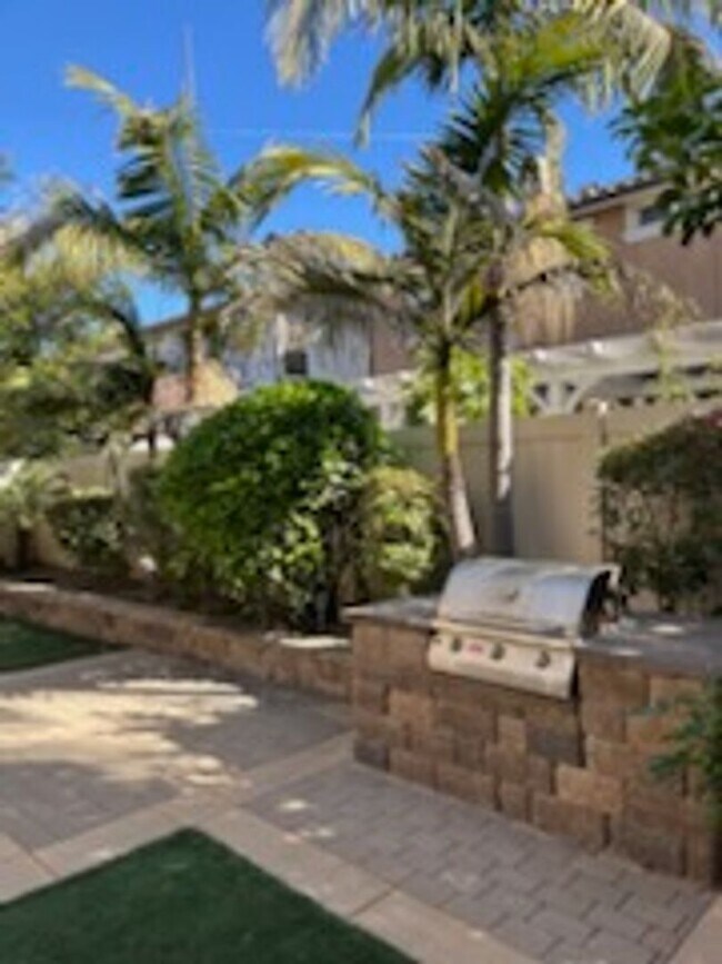 Foto del edificio - 4BD/2.5BATH FAMILY HOME-$4100 PER MO.-NO PETS