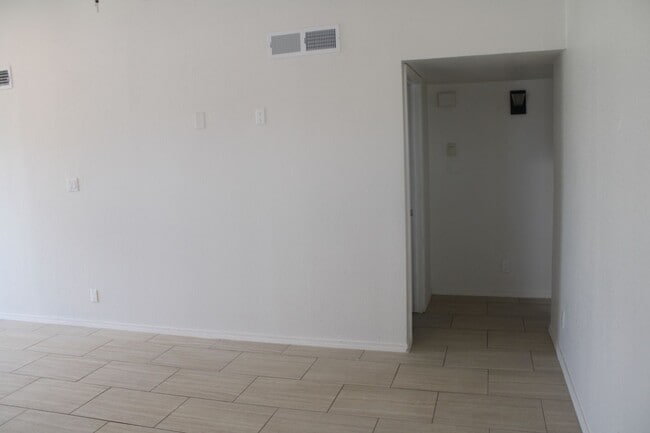 Foto del edificio - 1651 St Stephen Pl
