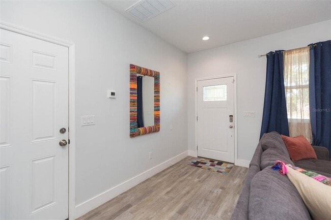 Foto del edificio - 2013 E Waters Ave