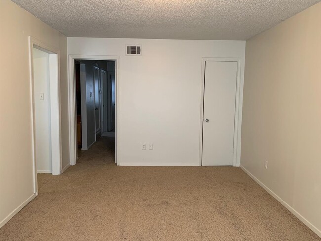 Building Photo - 3436 Woodhollow Dr