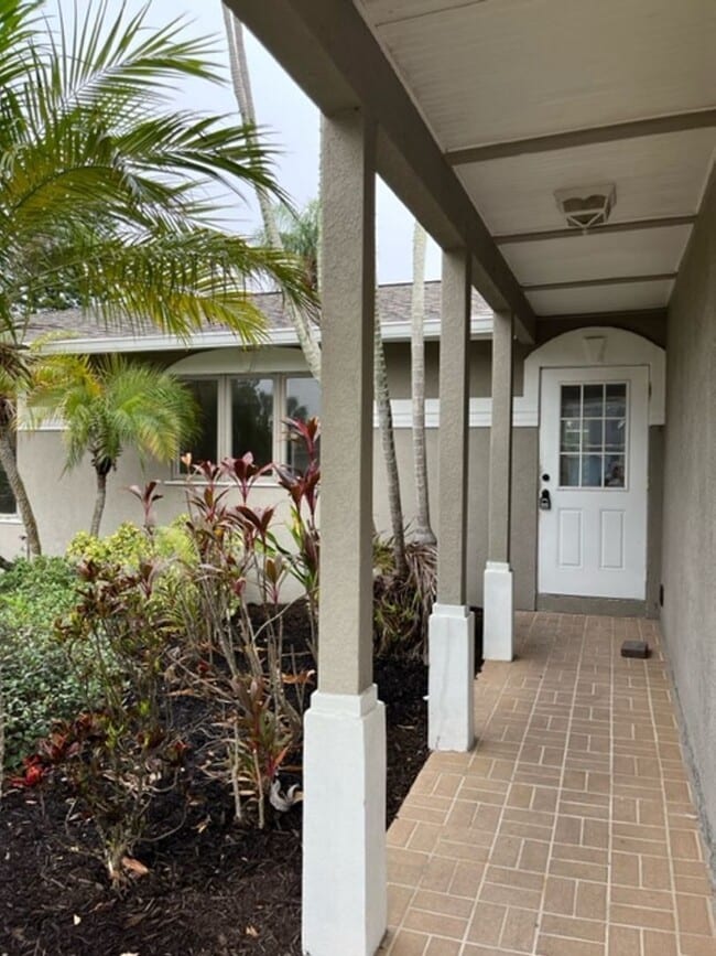 Building Photo - 3 bedroom, 2 Bath, 2 car garage, Spacious ...