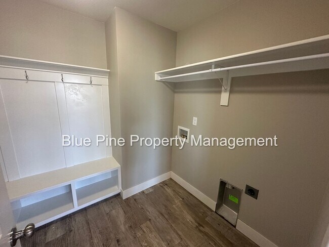 Building Photo - 3881 E Hemlock Ln