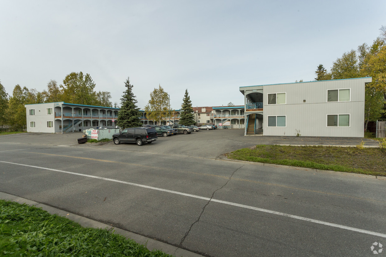 Primary Photo - Colonial Plaza