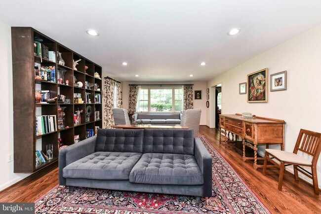 Foto del edificio - 5601 Little Falls Rd