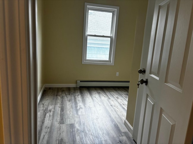 Building Photo - 156 Willow St