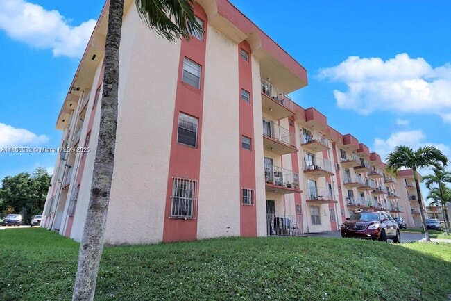 Building Photo - 6820 W Flagler St