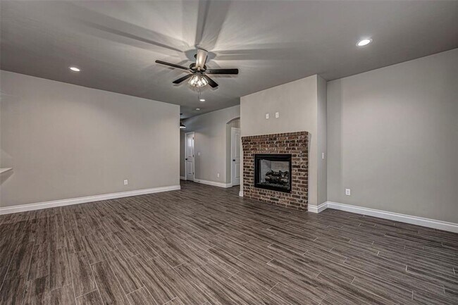 Foto del edificio - Beautiful 4 bedroom in Yukon