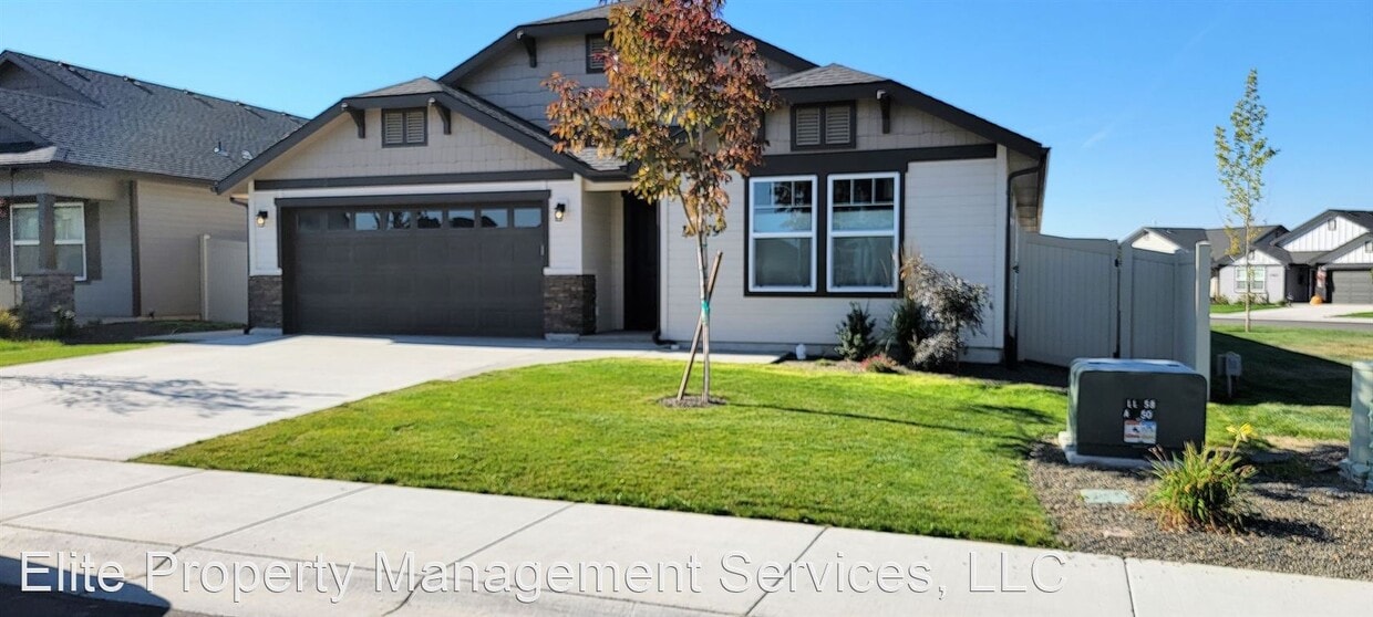 3 br, 2 bath House - 10379 Longtail Dr