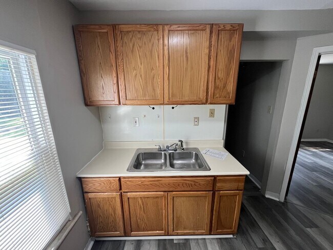 Foto del edificio - Cozy Renovated One Bedroom Coming Available!