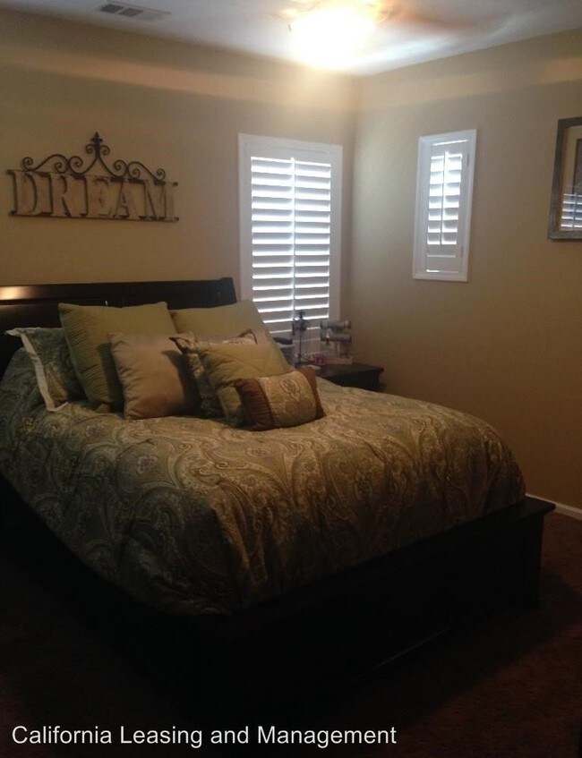 Foto del edificio - 27456 Riverside Ln