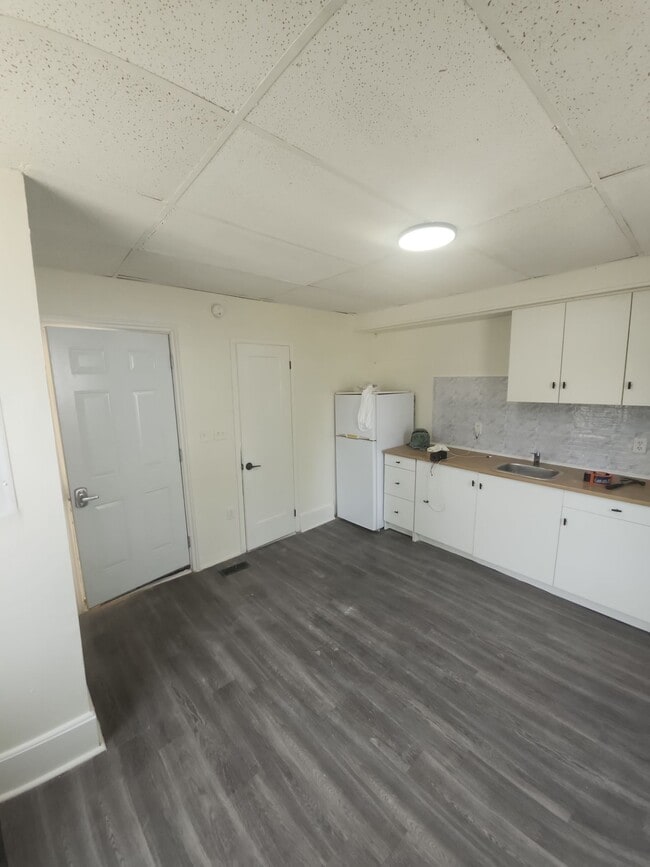 Building Photo - 64 Walker St