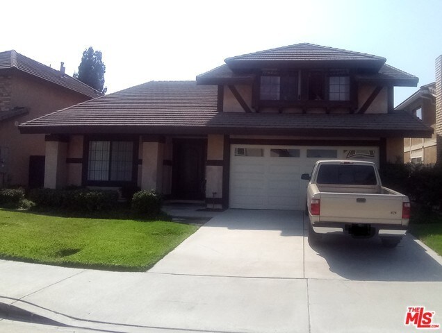 Primary Photo - 513 Lyons Way