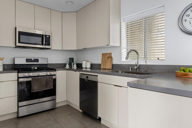 Building Photo - 4301 Fulton Ave