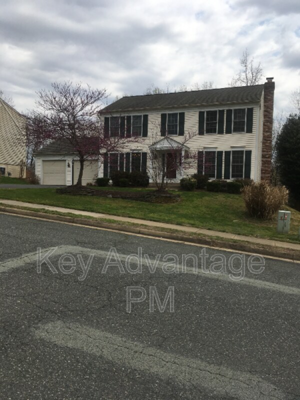 Building Photo - 4 Bridgeport Cir