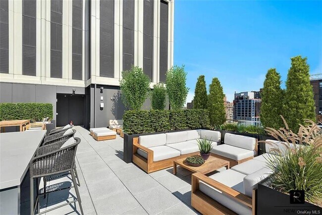 Building Photo - 212 W 93rd St