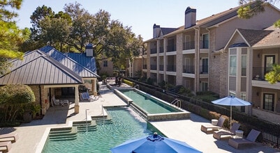 Building Photo - Town Center Crossing