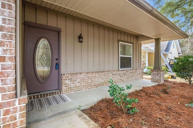 Foto del edificio - Sprawling 4-BR Niceville Rental with Gourmet Kitchen & 2-Car Garage!