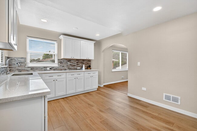 Foto del edificio - 3590 N Glencoe St