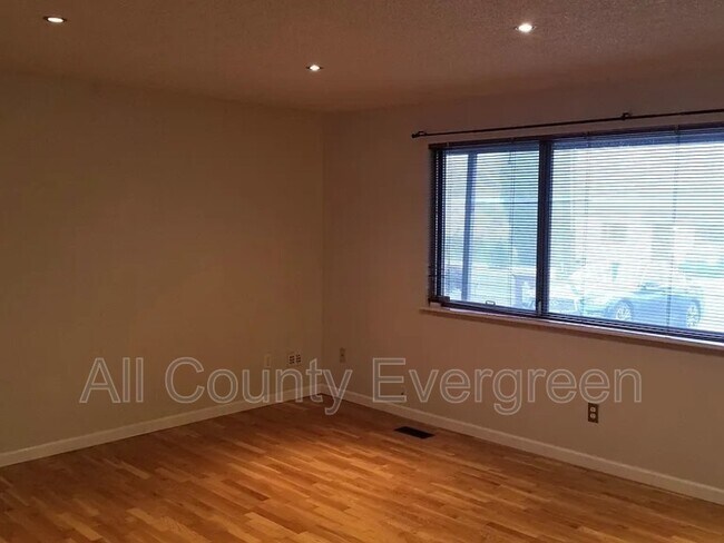 Building Photo - 8036 S Sheridan Ave
