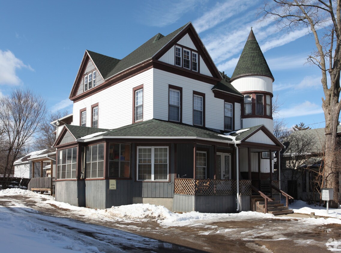 Primary Photo - 308 N Blackstone St