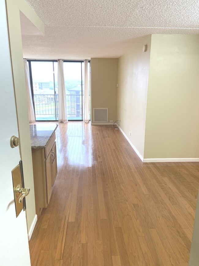 Building Photo - 2015 S Finley Rd